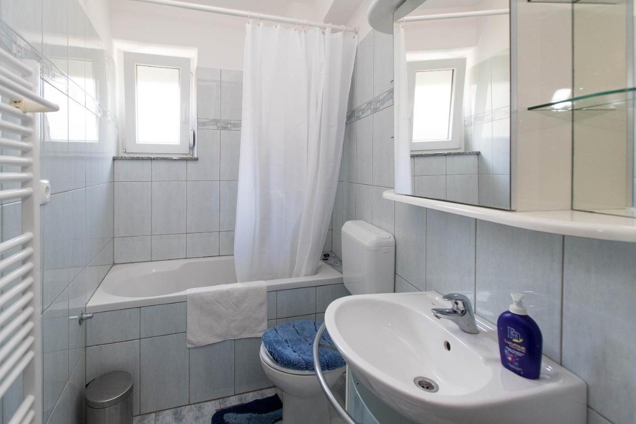 Apartmani Vera Crikvenica Ngoại thất bức ảnh