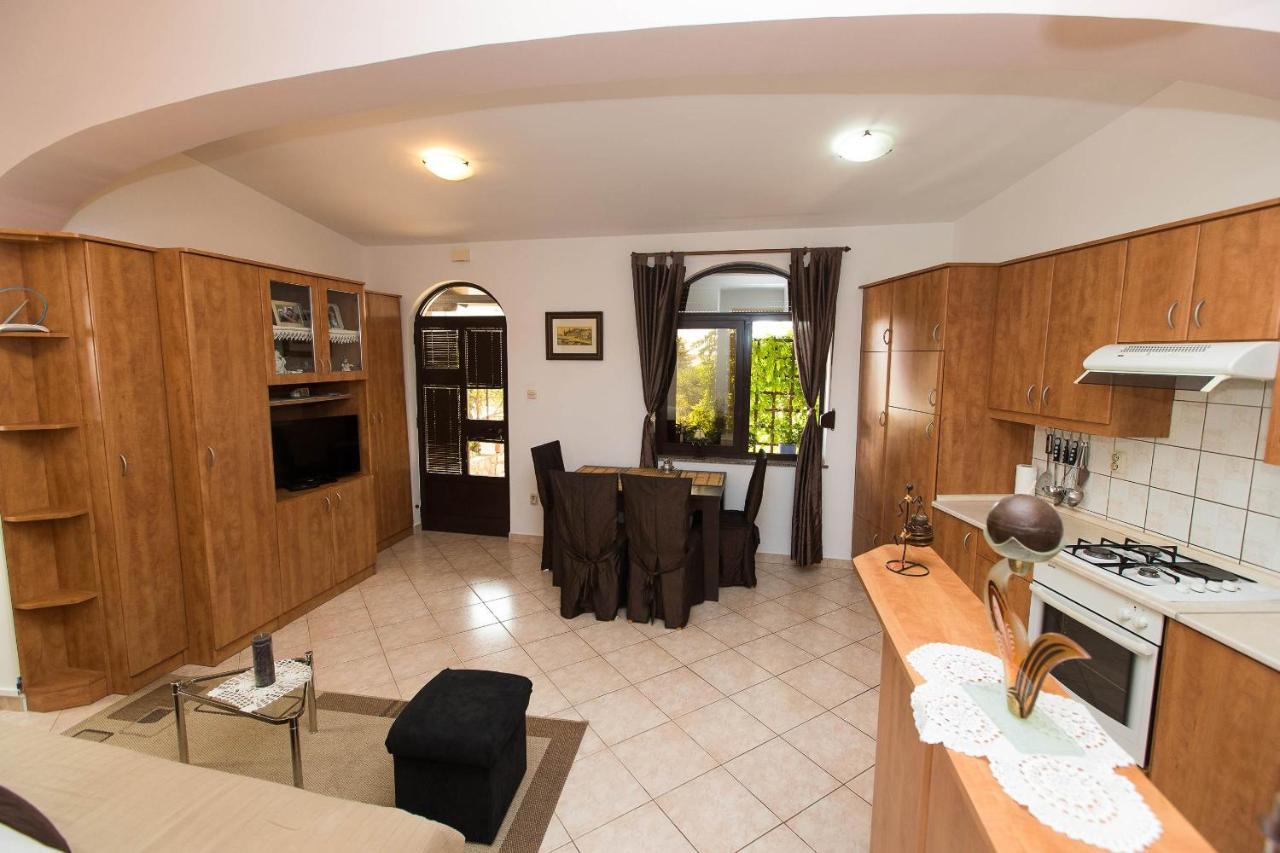 Apartmani Vera Crikvenica Ngoại thất bức ảnh