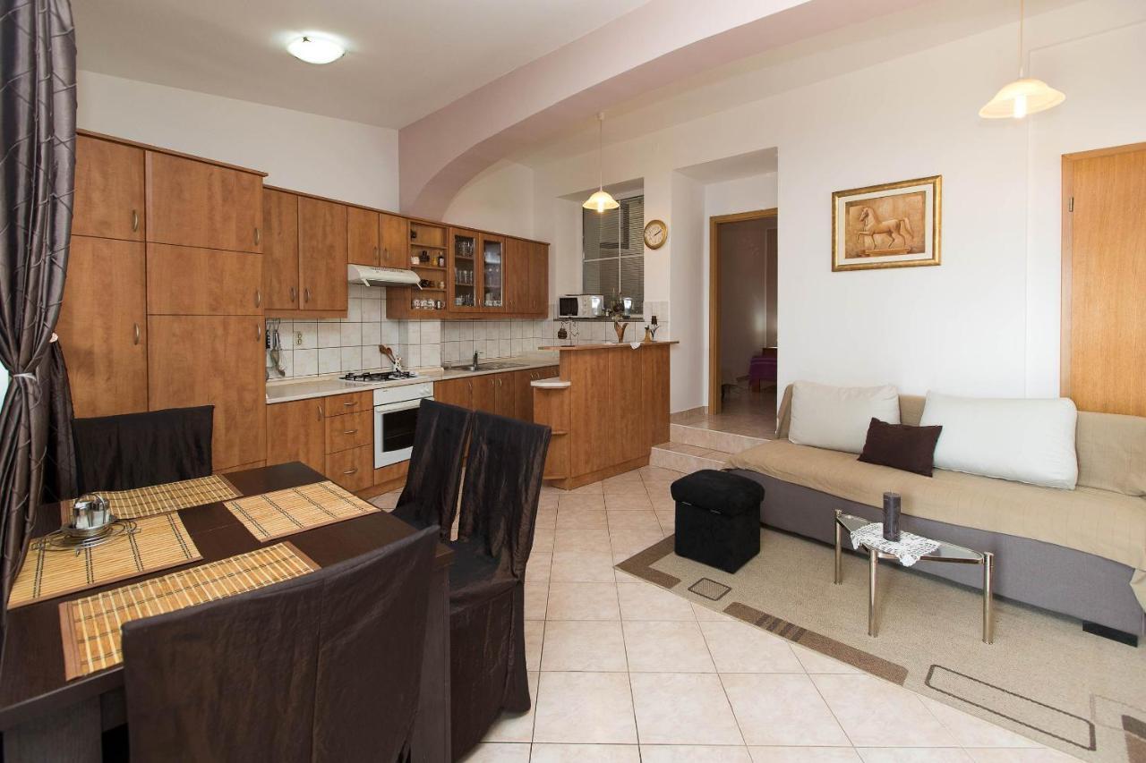 Apartmani Vera Crikvenica Ngoại thất bức ảnh
